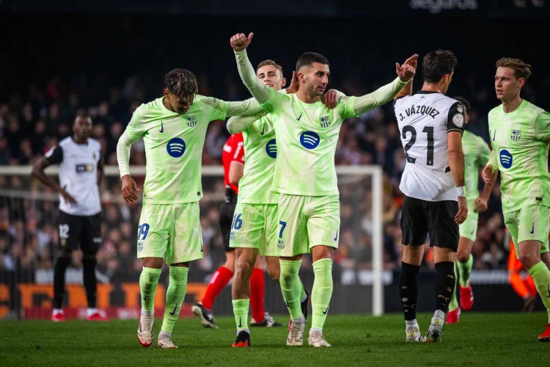 今夜瓦伦西亚豪取连胜:美洲杯节点到来;赛场秩序良好;轮换策略被讨论 今夜瓦伦西亚豪取连胜:美洲杯节点到来;赛场秩序良好;轮换策略被讨论