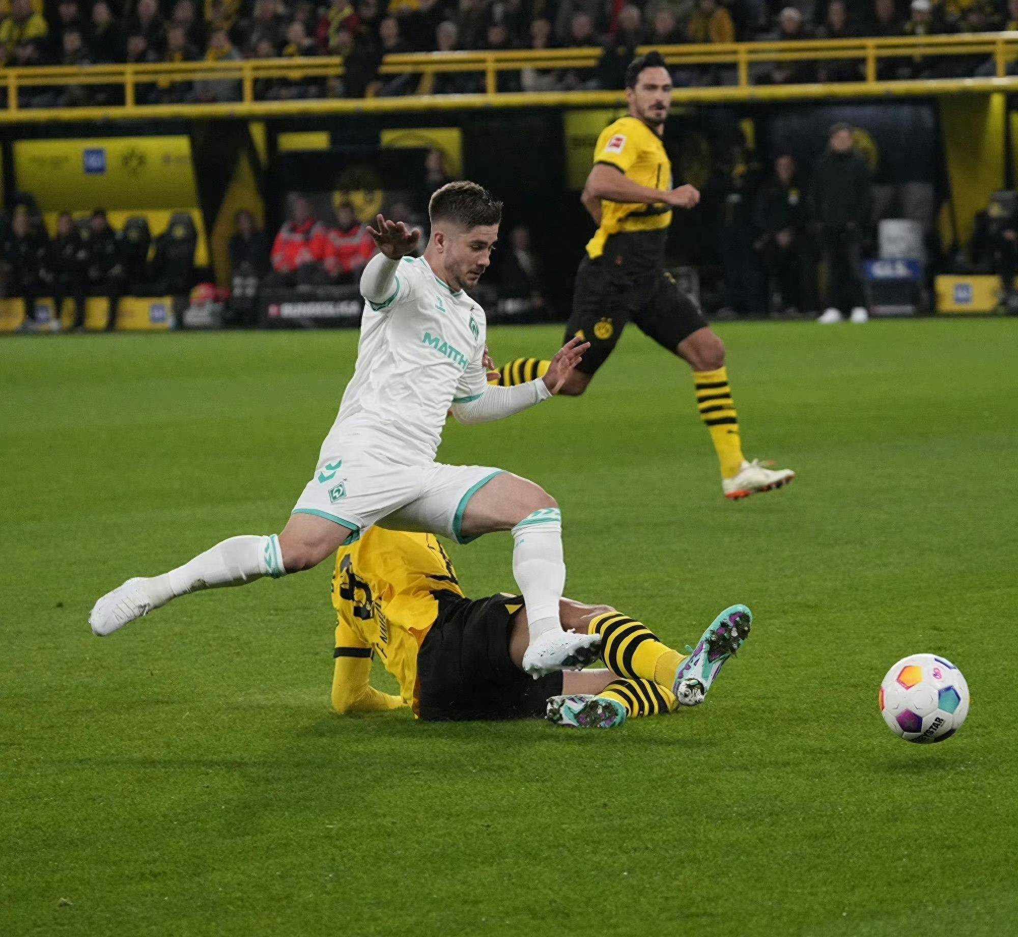 关于里程碑夜!费城76人外线爆发;德甲赛后刷纪录;压力陡增;身体对抗强度拉满的信息 关于里程碑夜!费城76人外线爆发;德甲赛后刷纪录;压力陡增;身体对抗强度拉满的信息