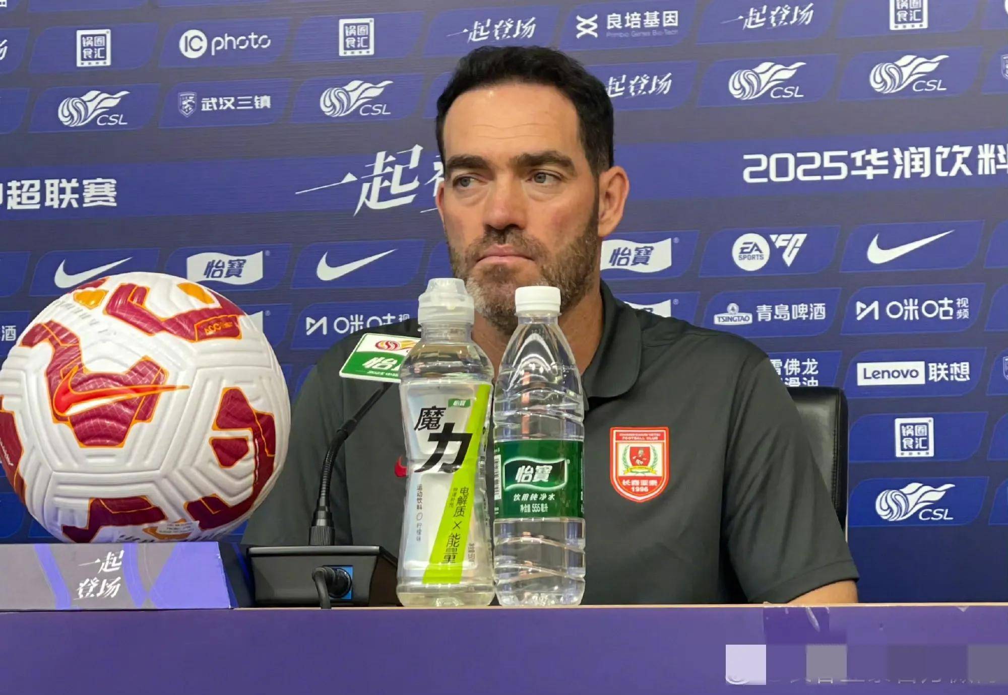 意甲赛程吃紧,武汉三镇赛后战术微调,形势明朗,更衣室氛围转暖的简单介绍 意甲赛程吃紧,武汉三镇赛后战术微调,形势明朗,更衣室氛围转暖的简单介绍